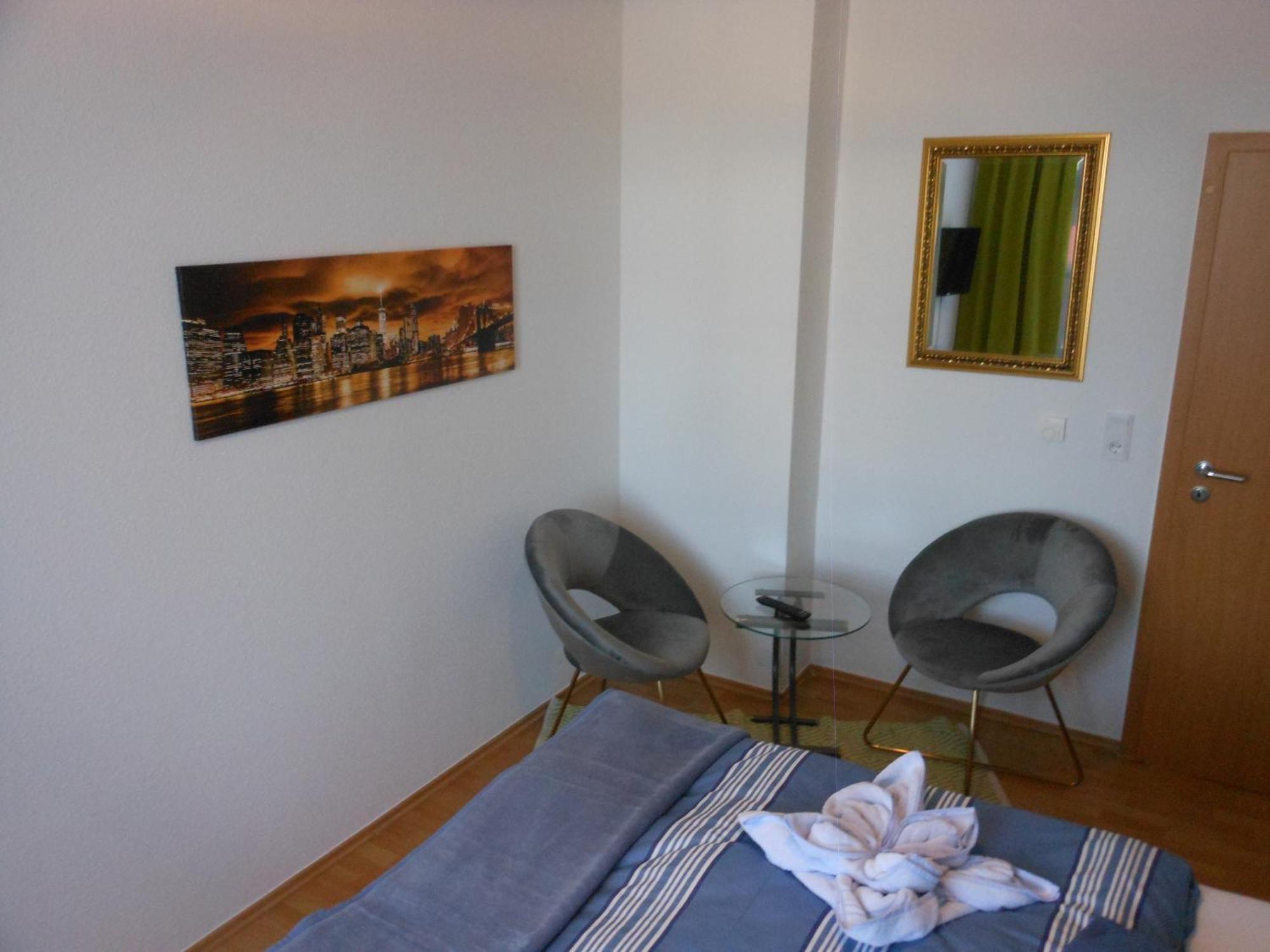 Pension Am Werder Bernburg Habitación foto