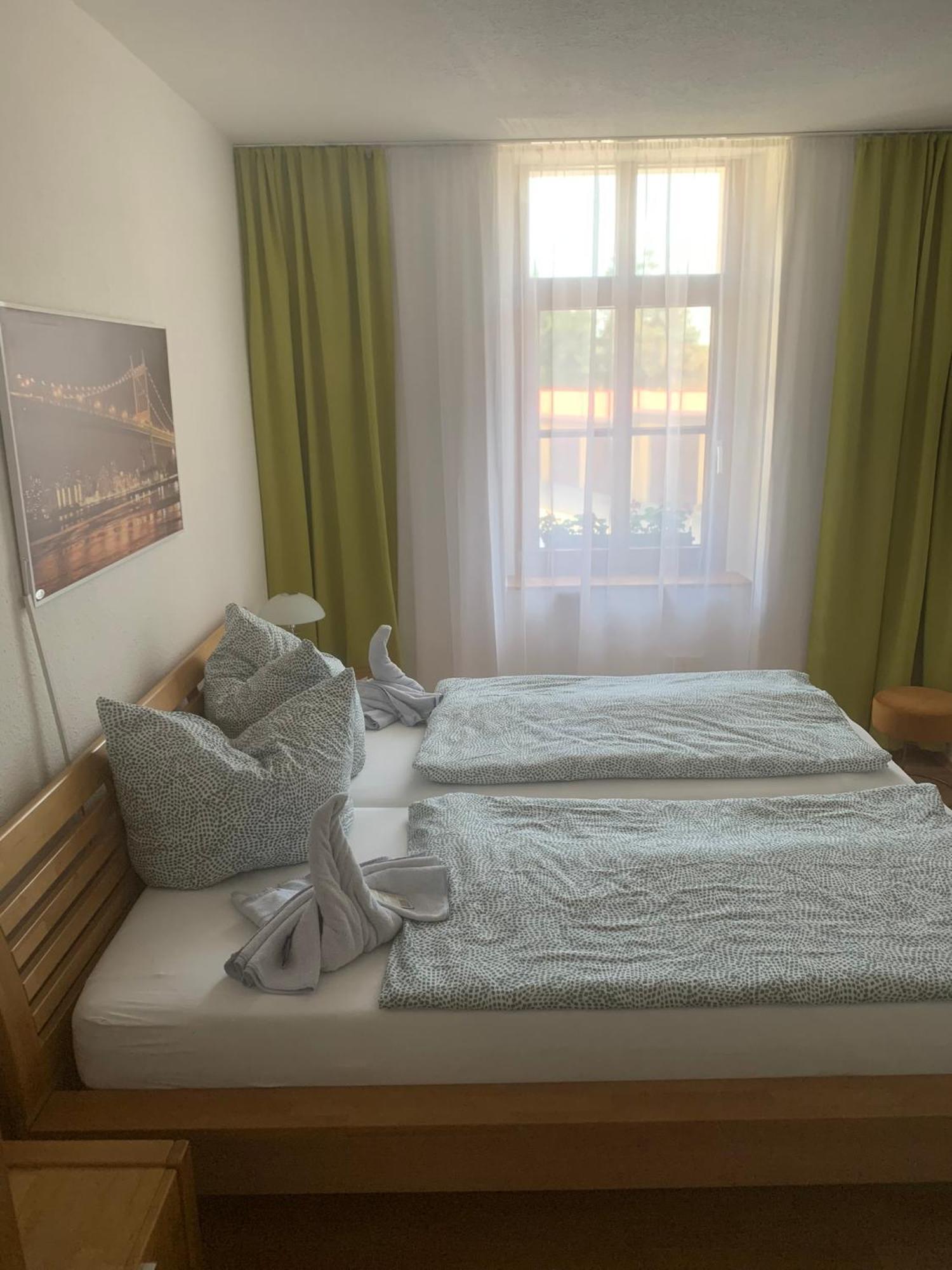 Pension Am Werder Bernburg Habitación foto